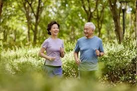 梦幻联动！樊振东与黄老板打乒乓球 互赠球衣和球拍