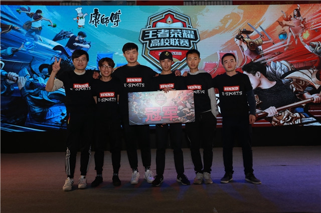 台上再次昂 台上再次昂